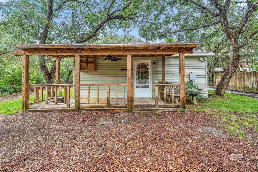 Investors or  owners - Hidden gem on Fort Morgan Road! Tucked - photo 3