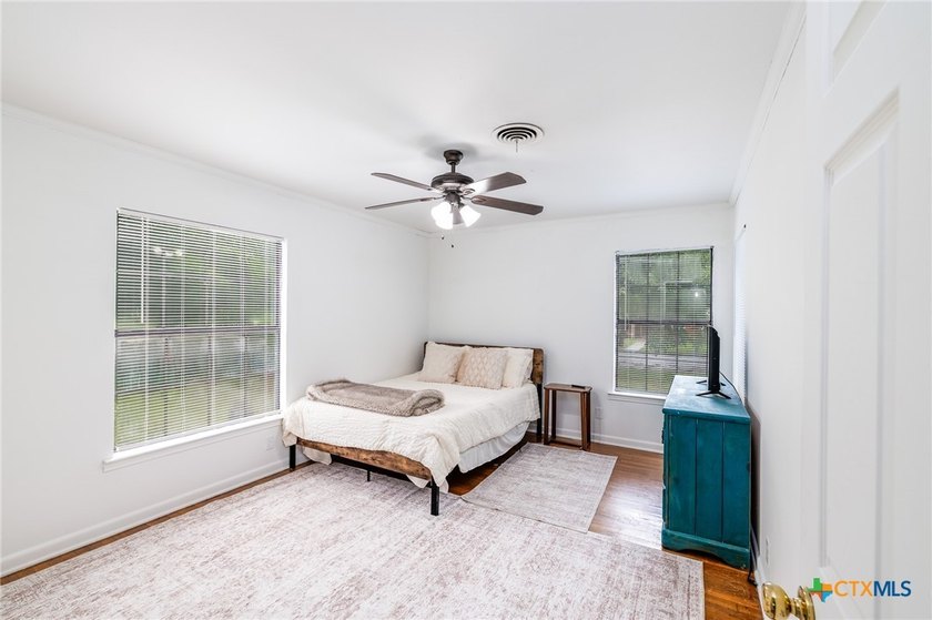 Homes like this are a rare find! Located in one of Luling's most - photo 19