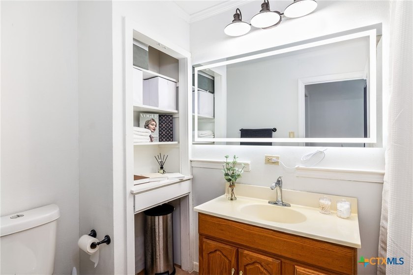 Homes like this are a rare find! Located in one of Luling's most - photo 22