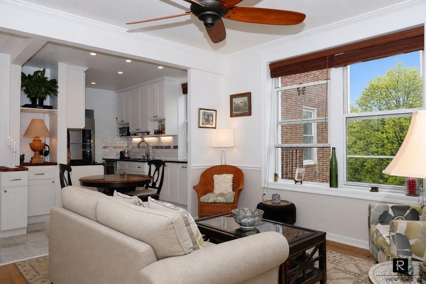 Top floor, sun-drenched prewar 2BR in a 1920 landmark co-op - photo 4