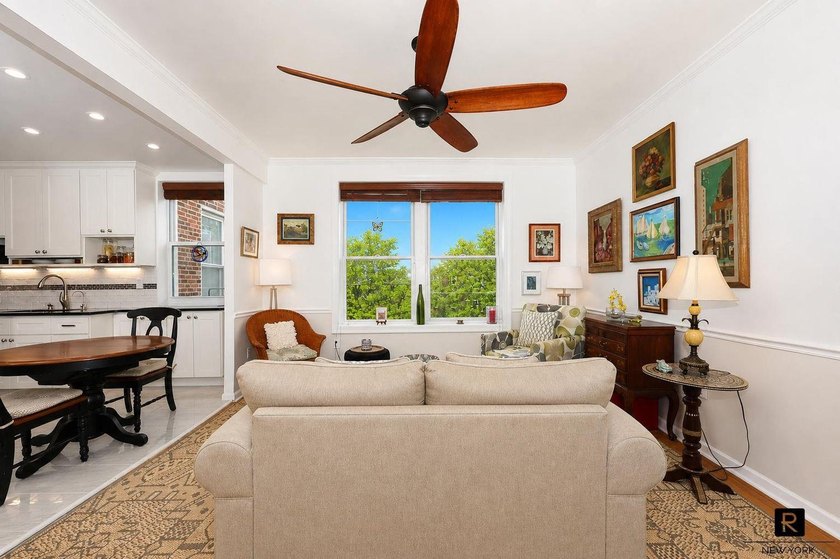 Top floor, sun-drenched prewar 2BR in a 1920 landmark co-op - photo 5