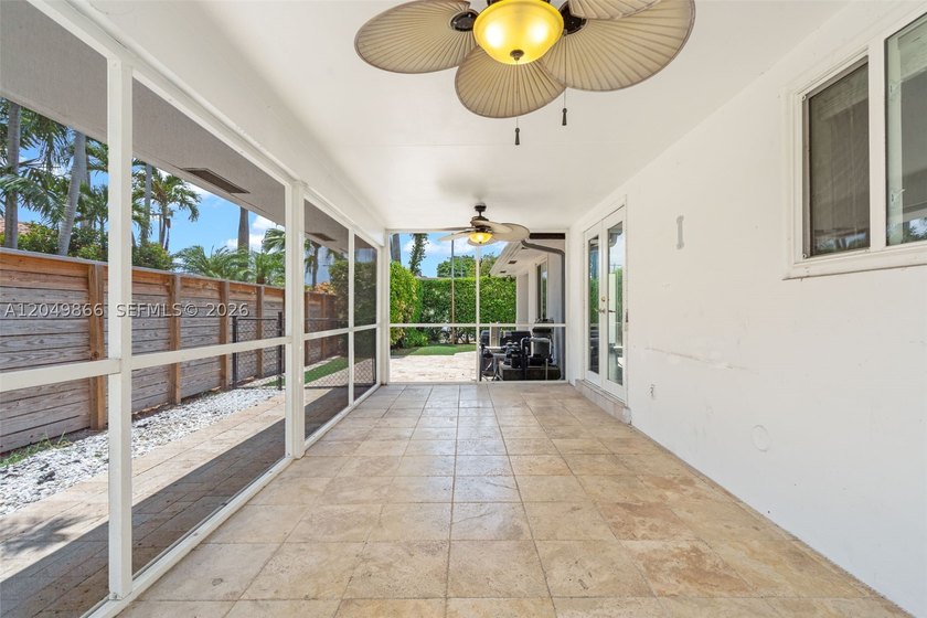 Ideally located in desirable East Hollywood, just minutes from - photo 44
