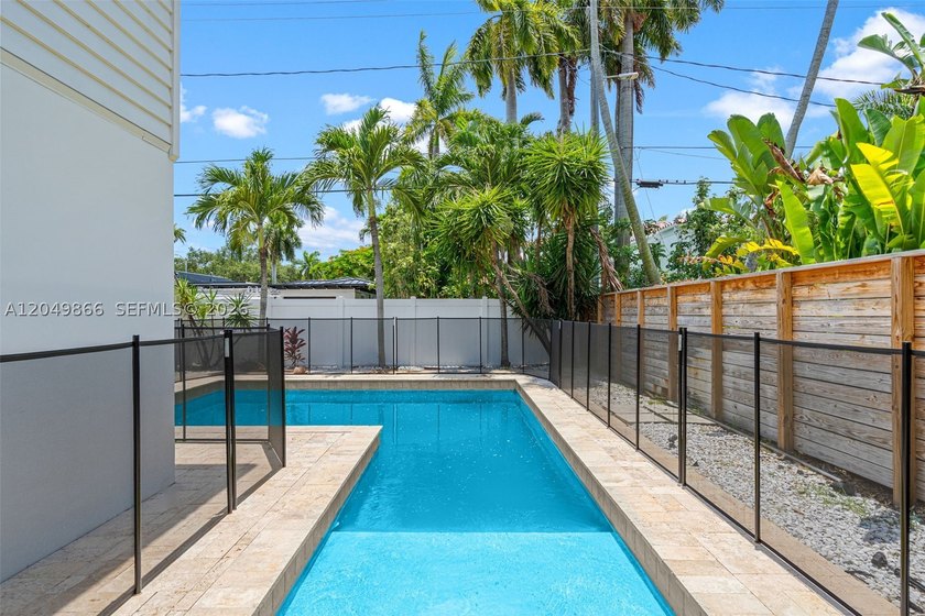 Ideally located in desirable East Hollywood, just minutes from - photo 48