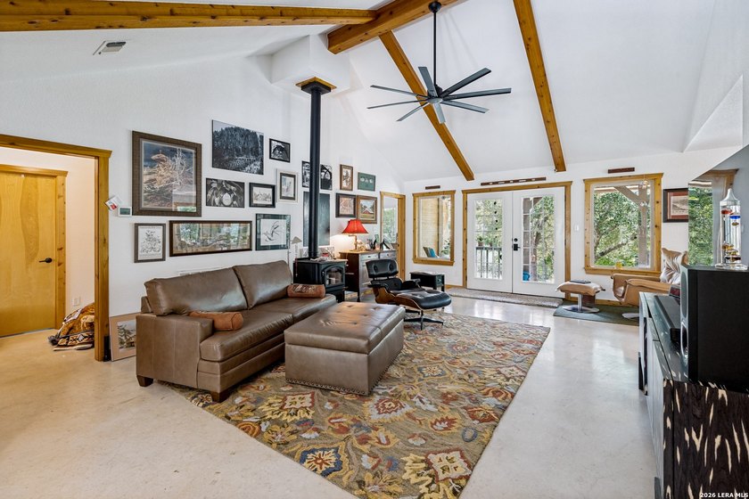 Unique well maintained river front home in The Crossing. Hill - photo 4