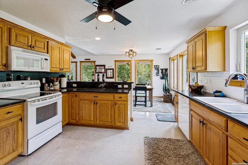 Unique well maintained river front home in The Crossing. Hill - photo 8