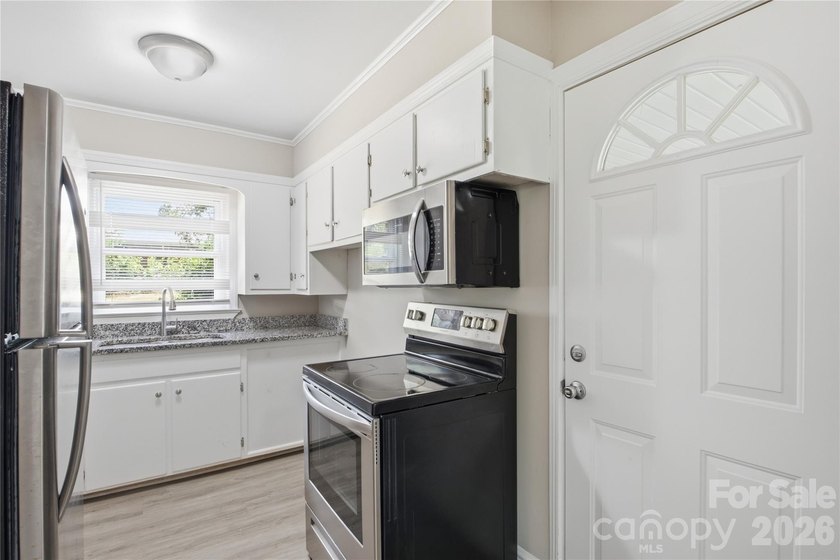 Welcome home to this charming ranch, situated on a spacious 0 - photo 5