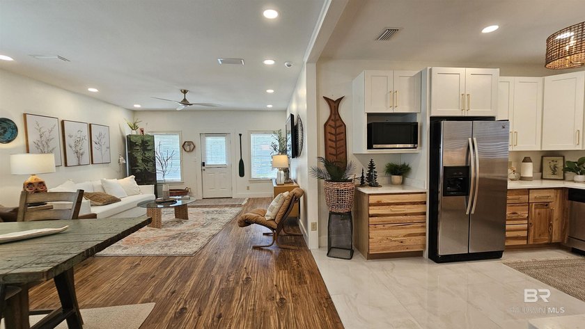 OPEN 2-4 Sat &amp; Sun 1-4 LOCATION, LOCATION - GORGEOUS, UPGRADED - photo 3