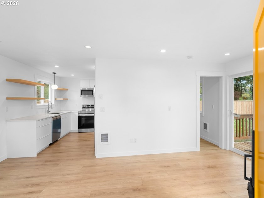 Coming 2026. One of the last 5 houses in Camas View before - photo 3
