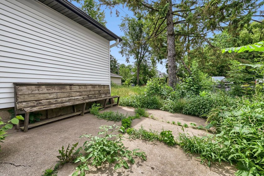Fantastic investment, flip, or equity-building opportunity at - photo 3