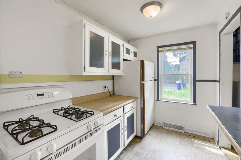 Fantastic investment, flip, or equity-building opportunity at - photo 5