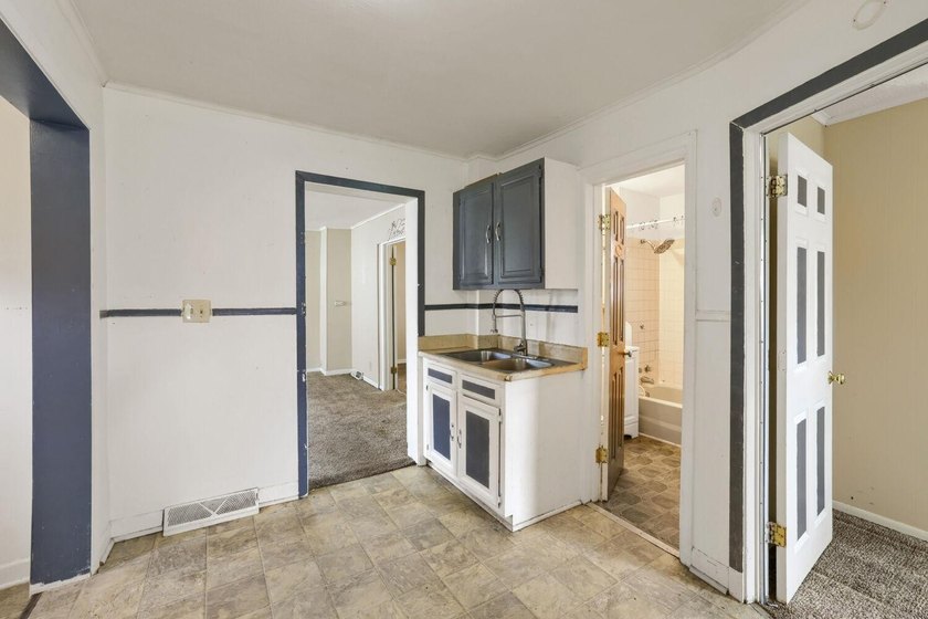 Fantastic investment, flip, or equity-building opportunity at - photo 6
