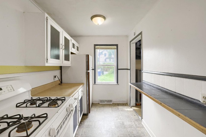 Fantastic investment, flip, or equity-building opportunity at - photo 7