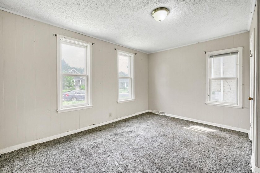 Fantastic investment, flip, or equity-building opportunity at - photo 9