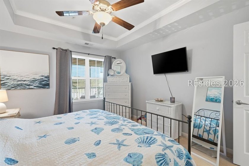 Top-floor 2 bed, 2 bath condo with stunning views overlooking - photo 15