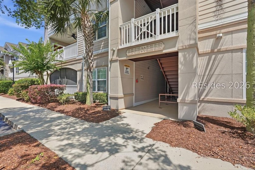 Top-floor 2 bed, 2 bath condo with stunning views overlooking - photo 32