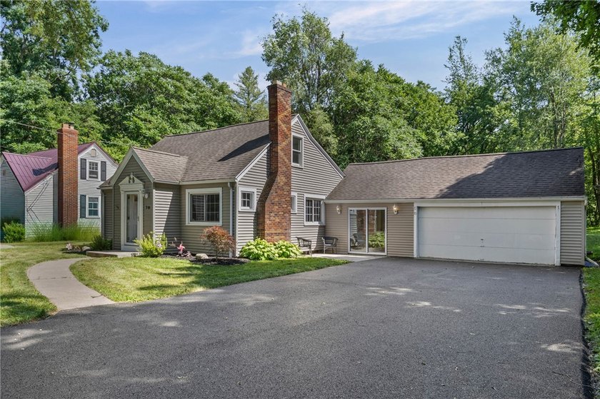 STEP INTO THE PERFECT STORYBOOK HOME that is OVERFLOWING with - photo 4