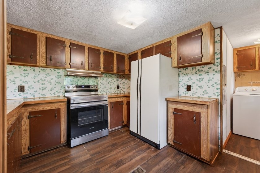 Welcome to 6135 Parrott Mountain Road! Conveniently located in - photo 19