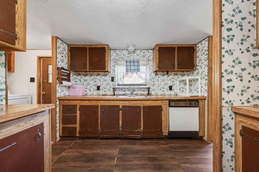 Welcome to 6135 Parrott Mountain Road! Conveniently located in - photo 21