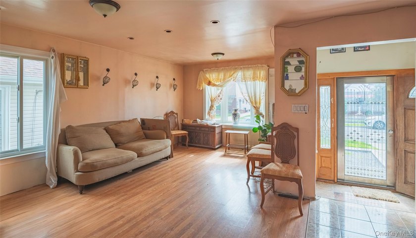 Welcome to this spacious 5-bedroom, 3 bathroom home located in - photo 2