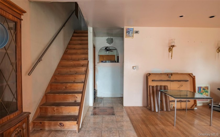 Welcome to this spacious 5-bedroom, 3 bathroom home located in - photo 4