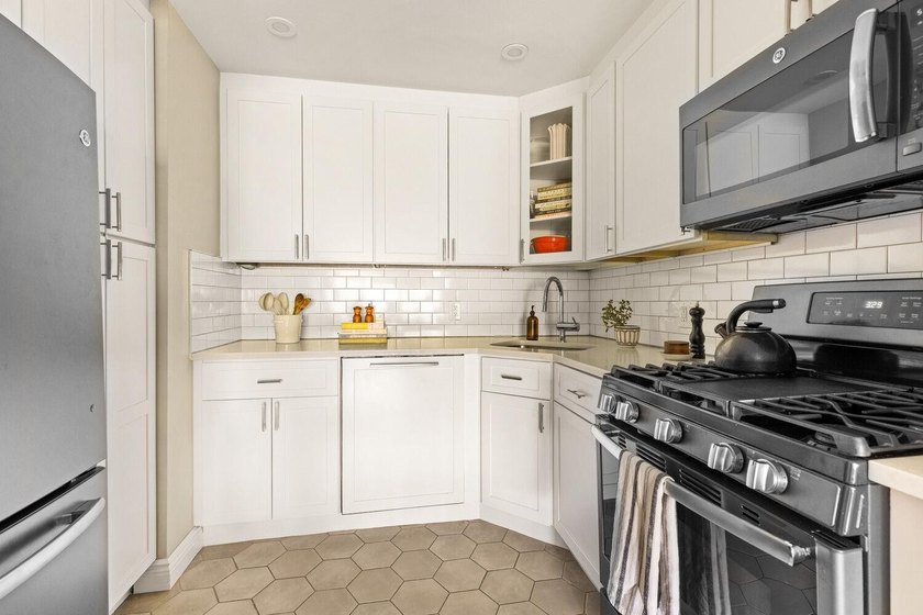 A rare opportunity to live directly beside Prospect Park in one - photo 2