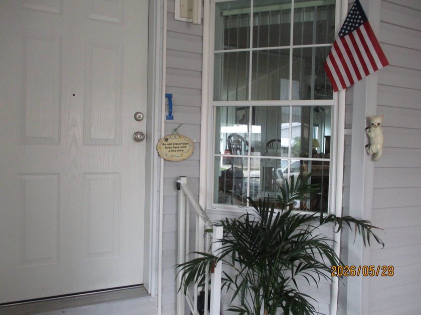 Shows like a model home. Ready to move in, this home has many - photo 3