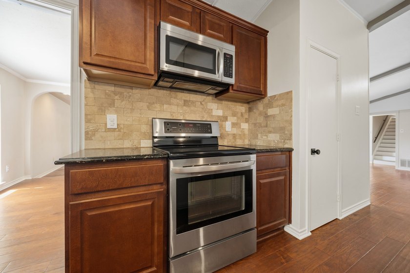Nestled in the heart of highly sought-after Canyon Creek, this - photo 11
