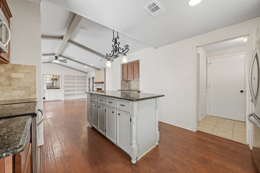 Nestled in the heart of highly sought-after Canyon Creek, this - photo 12