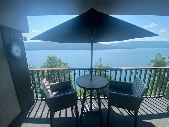 Experience luxury lakefront living in this stunning waterfront - photo 2