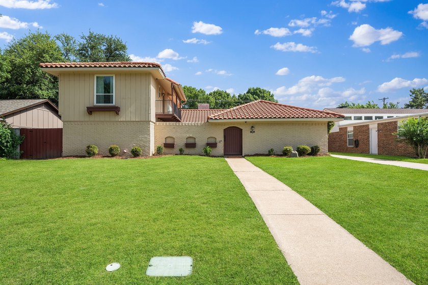 Nestled in the heart of highly sought-after Canyon Creek, this - photo 28