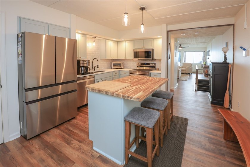 Experience luxury lakefront living in this stunning waterfront - photo 9