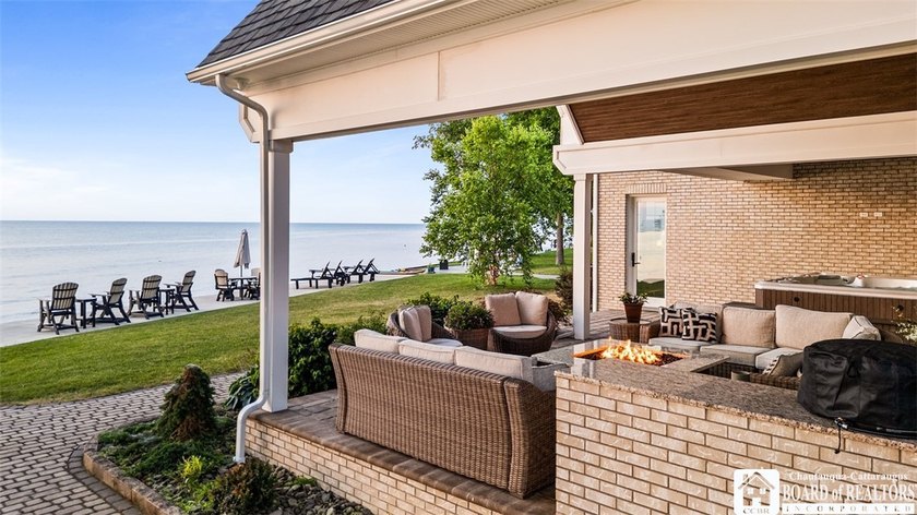 Luxury Lakefront Living! Experience breathtaking Lake Erie views - photo 6