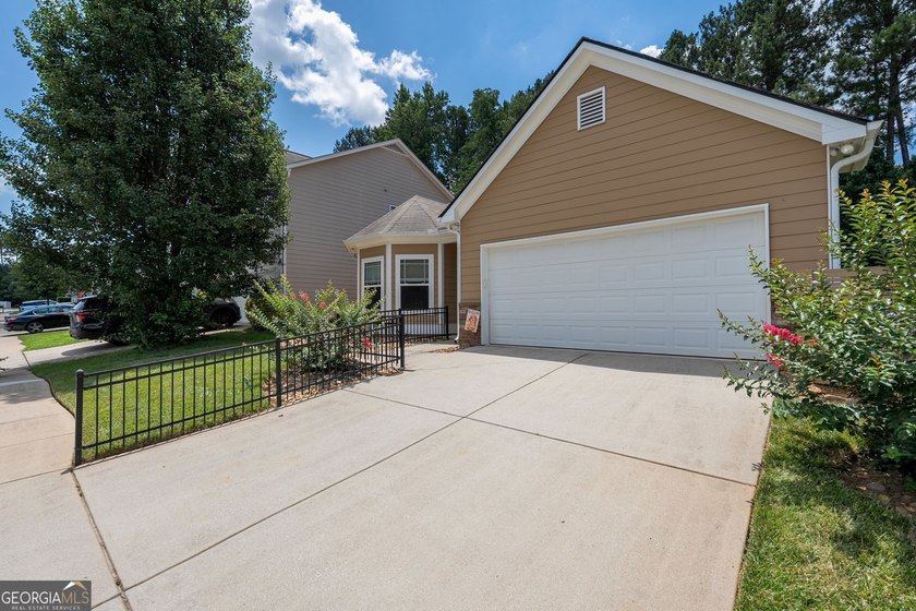 Welcome home to this well-maintained 3-bedroom, 2-bath ranch - photo 36