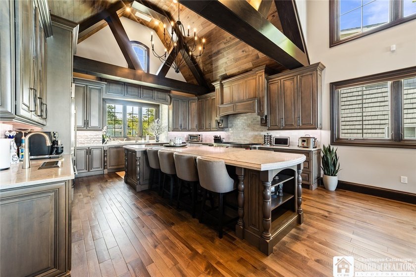Luxury Lakefront Living! Experience breathtaking Lake Erie views - photo 9