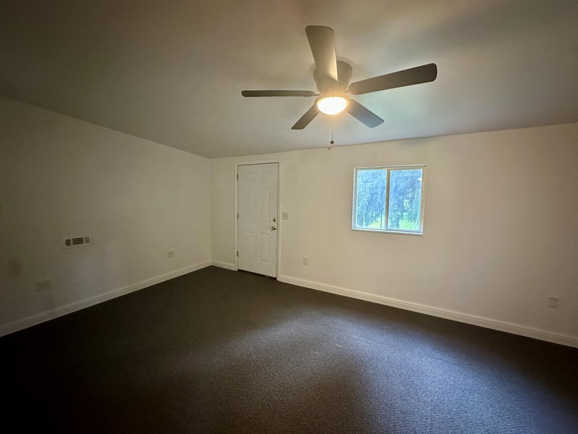Enjoy peaceful living near Lake Ivanhoe! This charming 1-bedroom - photo 11