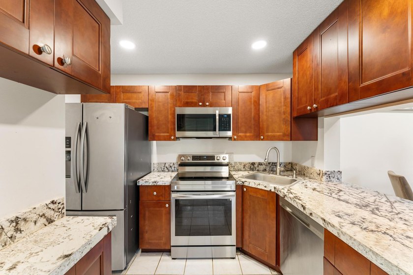 Welcome to this beautifully updated 2 bedroom, 2 bathroom top - photo 11