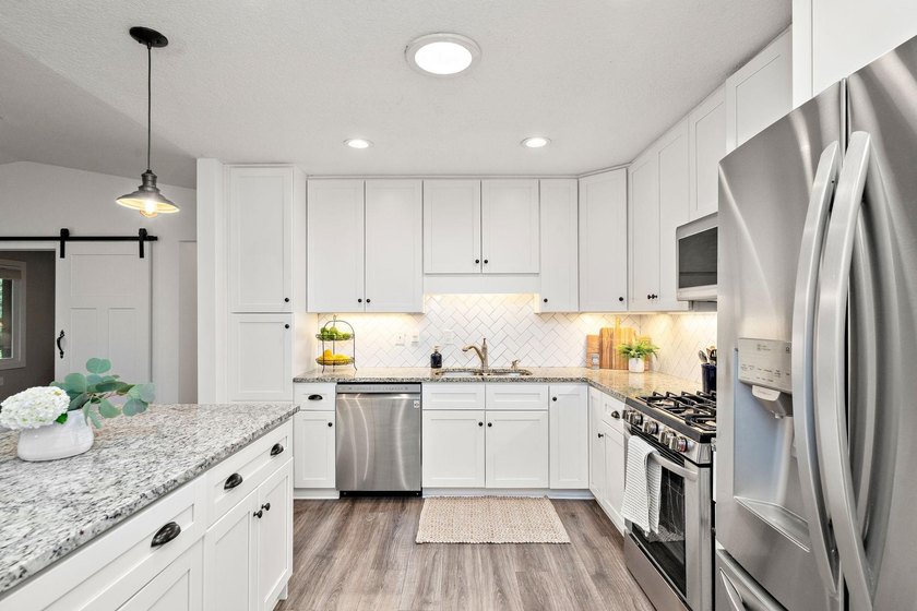 Welcome to this beautifully updated Kingswood model in desirable - photo 7