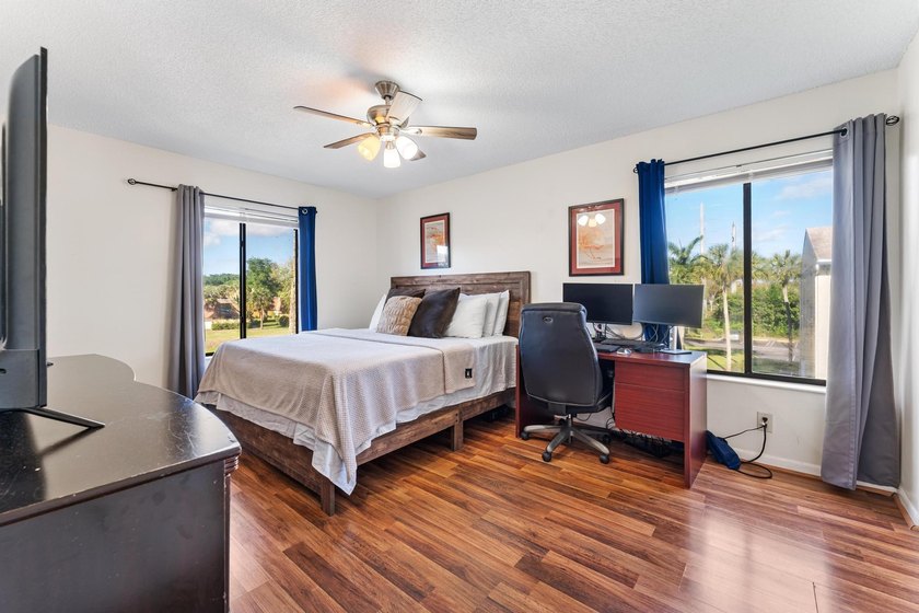 Welcome to this beautifully updated 2 bedroom, 2 bathroom top - photo 19