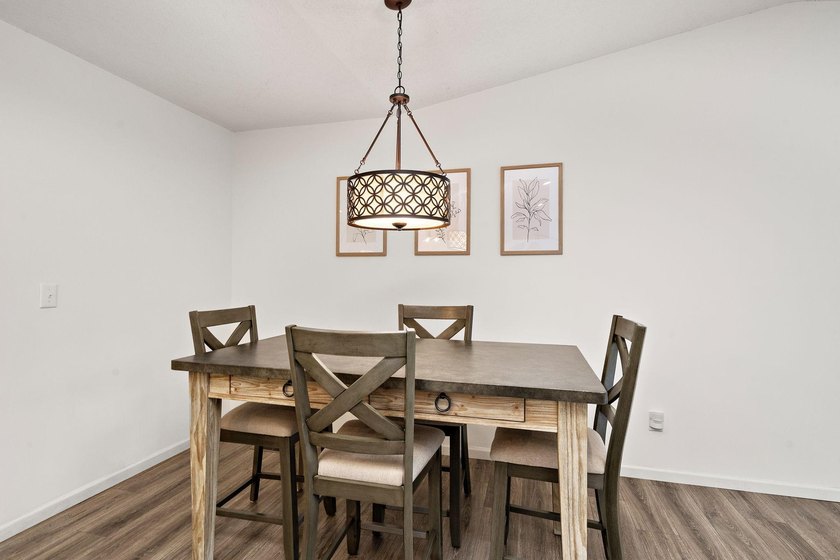 Welcome to this beautifully updated Kingswood model in desirable - photo 10