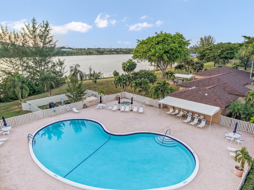 Gorgeous newly updated condo in the heart of Deerfield Beach! - photo 31