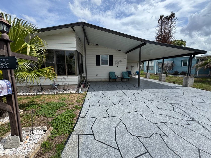 This beautiful, well-maintained home is the one! If you're - photo 2