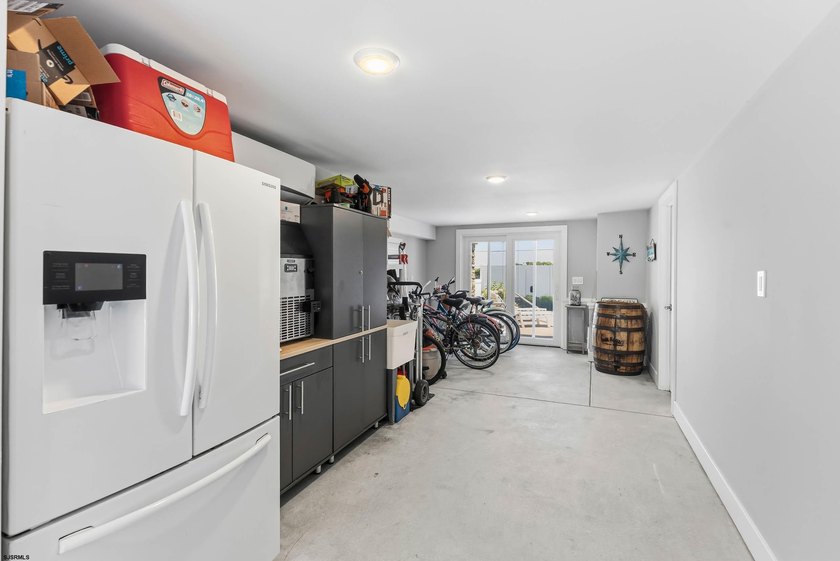 Exceptional ocean views and a premier Gardens location set the - photo 27