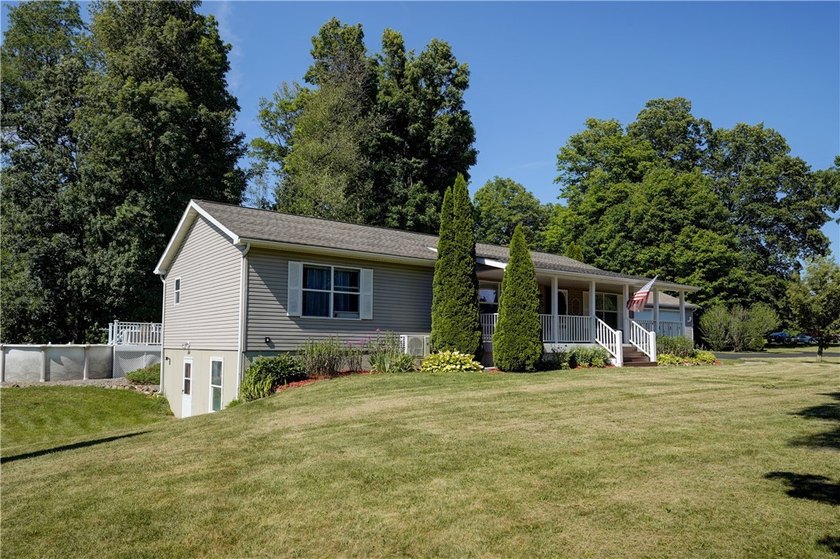 Welcome to this Impeccably Maintained 3 Bedroom, 2 Full Bath - photo 3