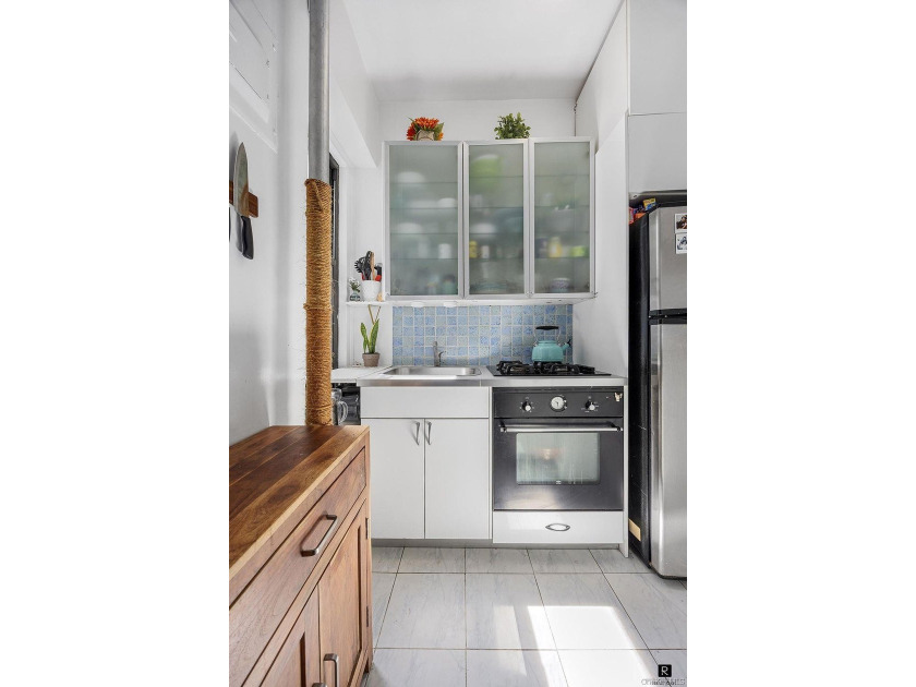 Parkside living with effortless access to transit, cafs, and - photo 3