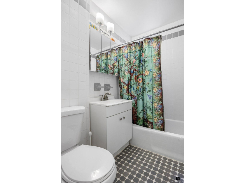 Parkside living with effortless access to transit, cafs, and - photo 4