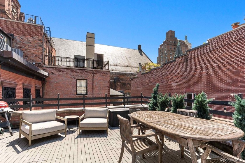 Tucked along one of Gramercy's most coveted tree-lined streets - photo 8