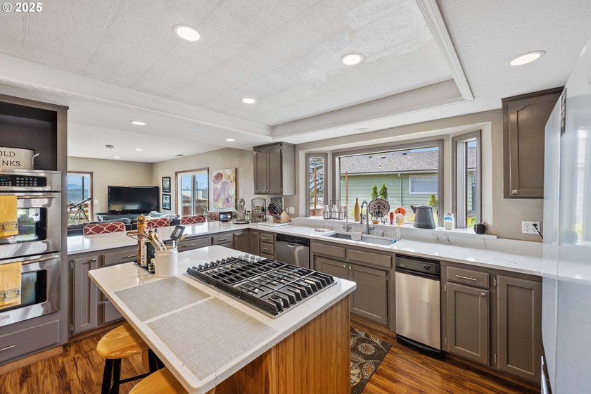 Custom Updated Home on Telegraph Hill with Bay Views.This - photo 15