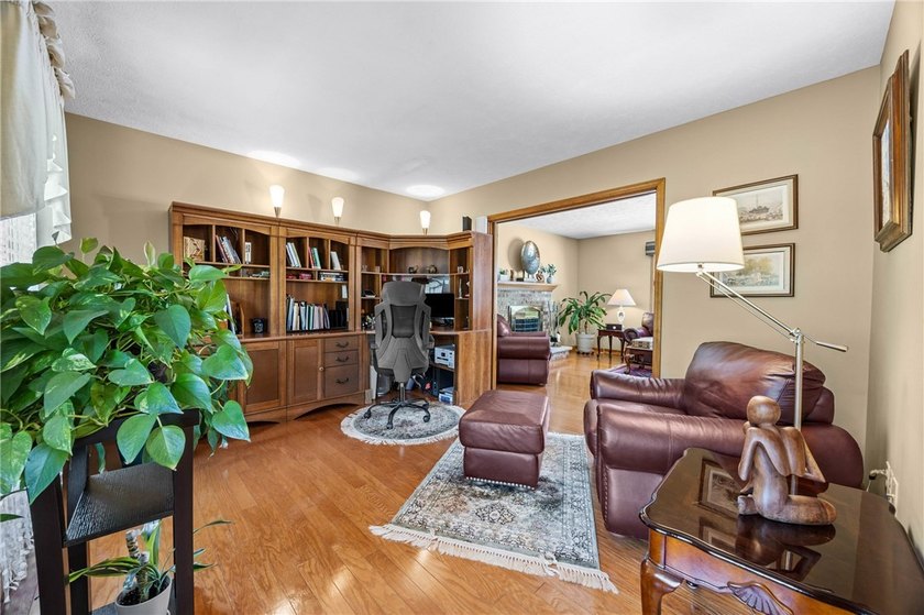 Welcome to this impeccably maintained 4-bedroom, 3.5-bath - photo 6
