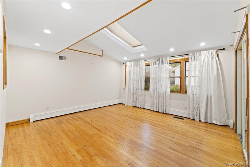 Welcome to 3 Franklin Road, a spacious and sun-filled Colonial - photo 11