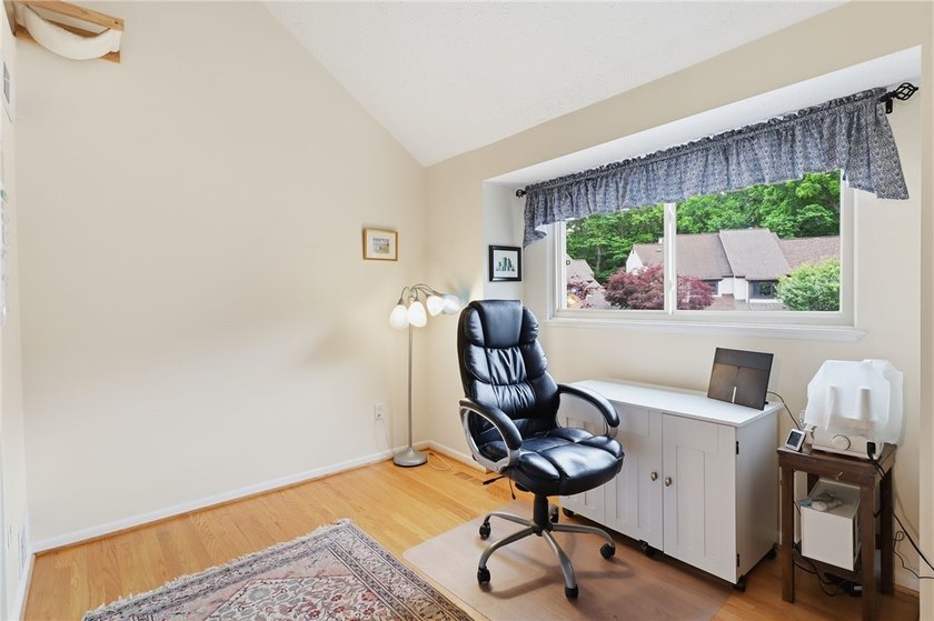Welcome to 39 Menlo Place! Nestled at the end of a quiet - photo 14